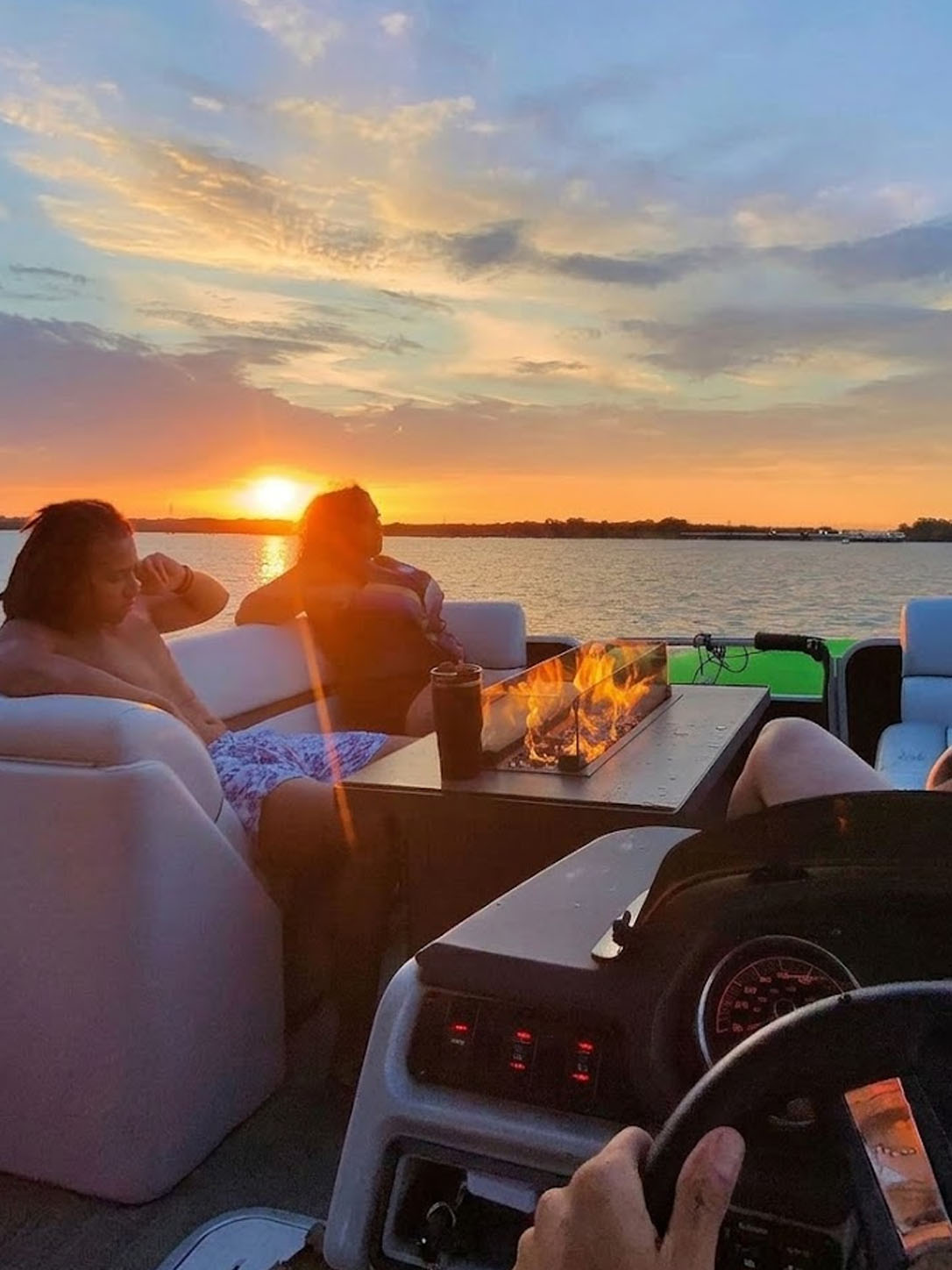 Tritoon-Boating-Boat-Rentals